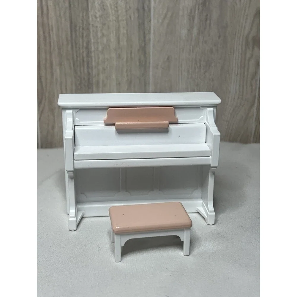 Sylvanian Families Calico Critters - White Piano With Pink Bench